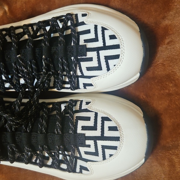 Sneakers/ Aldo - Picture 2 of 4